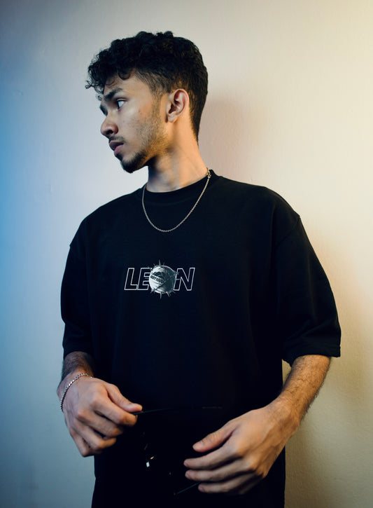 ''LEON'' Oversized Heavyweight Drop Shoulder T-Shirt In Black.