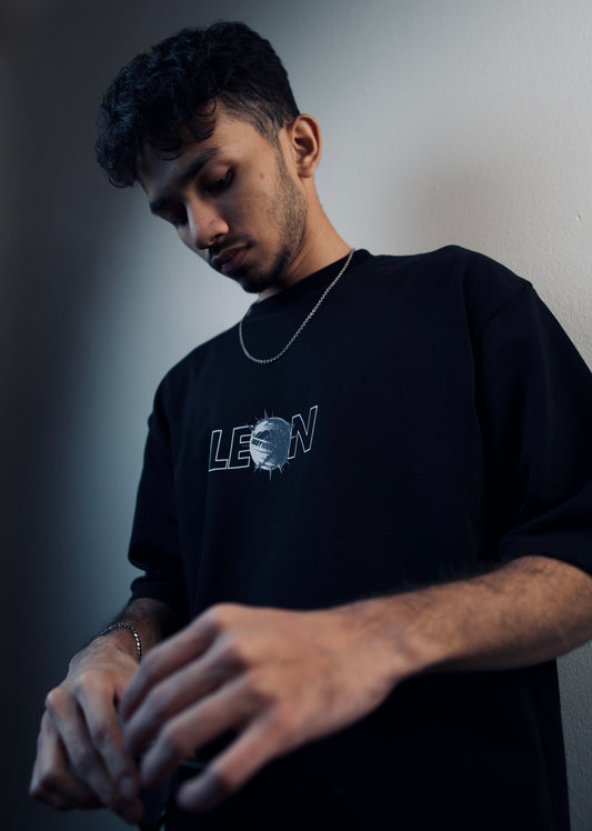 ''LEON'' Oversized Heavyweight Drop Shoulder T-Shirt In Black.