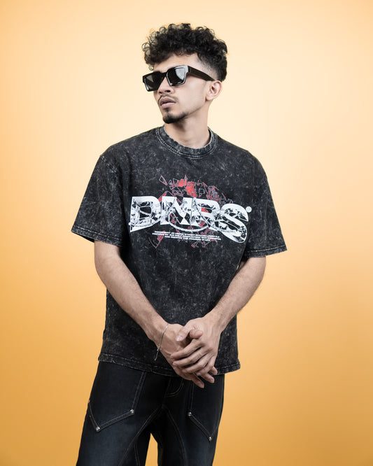 ''DNRS'' Oversized Heavyweight Drop Shoulder T-Shirt In Acid Wash Black.